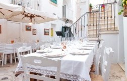 U Curdunn Locorotondo - tavoli all'aperto 1