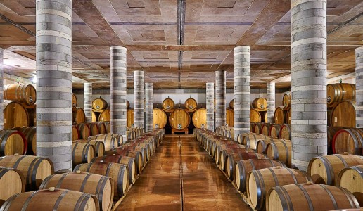 Cantine Dei Montepulciano la bottaia in travertino