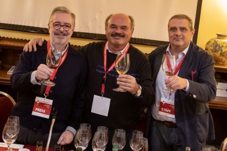 daniele cernilli, oscar farinetti e fabrizio carrera a taormina gourmet 2019